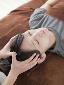 ヘッドマッサージの施術①